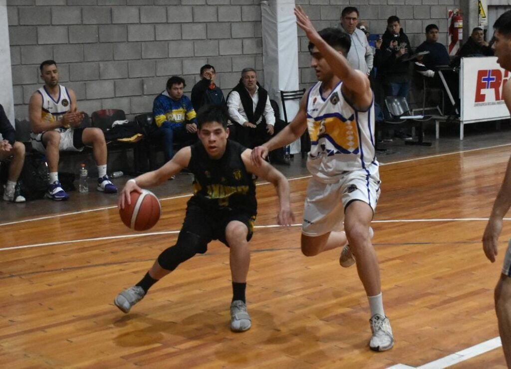 B Squetbol Triunfos De Amancay Y Riachuelo En El Arranque De La