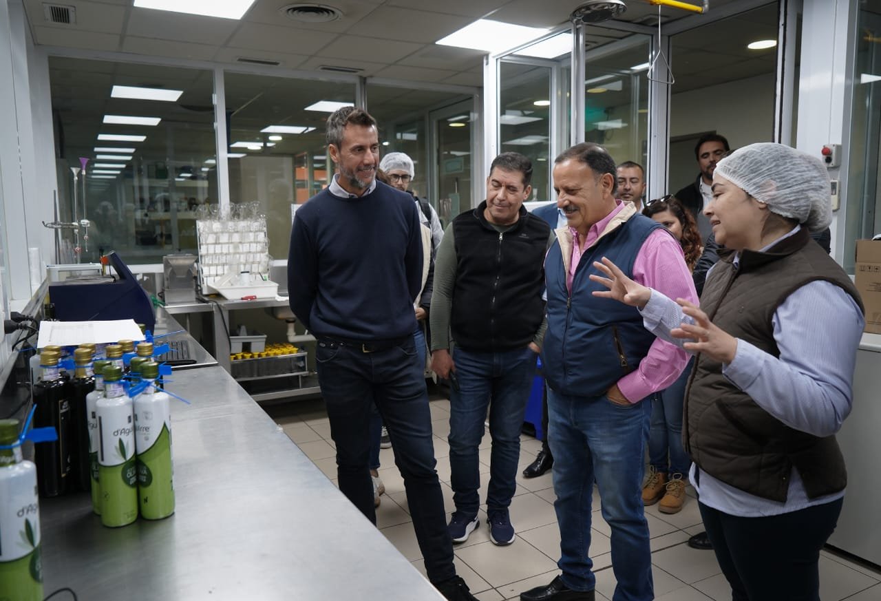 El gobernador Ricardo Quintela recorrió la Empresa AIMURAI en Chilecito