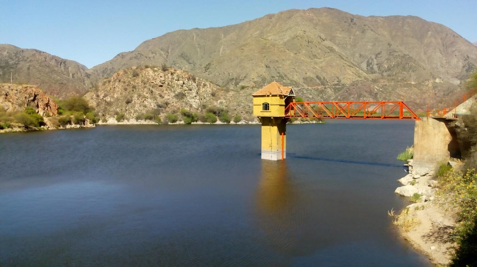 EL GOBIERNO ACLARÓ QUE EL AGUA QUE SE EXTRAE DEL DIQUE SE UTILIZA SOLO PARA EL CONSUMO DE LAS PERSONAS 18874219Master