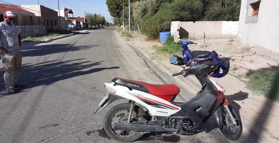 MOTOCICLISTAS RESULTARON HERIDOS EN SINIESTRO VIAL moto choque