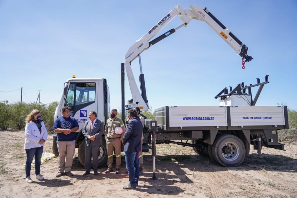EL GOBERNADOR RICARDO QUINTELA INAUGURÓ LÍNEA DE MEDIA Y BAJA TENSIÓN EN CHELCOS WhatsApp Image 2022 03 25 at 08.36.22