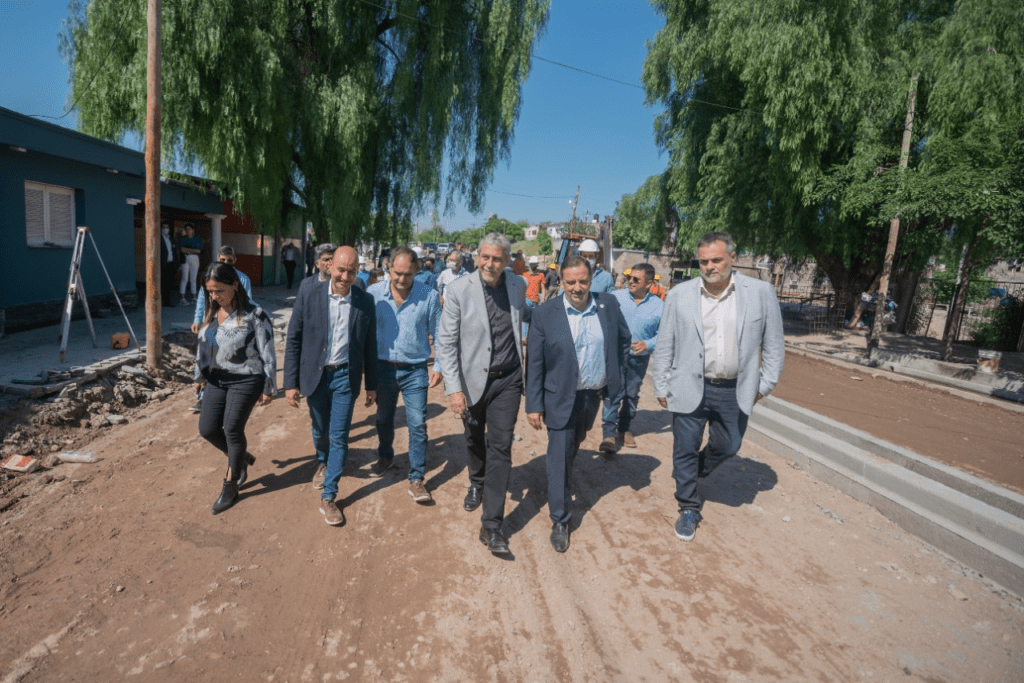 QUINTELA Y FERRARESI CONSTATARON EL AVANCE DE OBRA EN LA AV. CABO PRIMERO RODRÍGUEZ QUE BENEFICIARÁ A MÁS DE 3 MIL FAMILIAS imagen 2022 03 23 180035