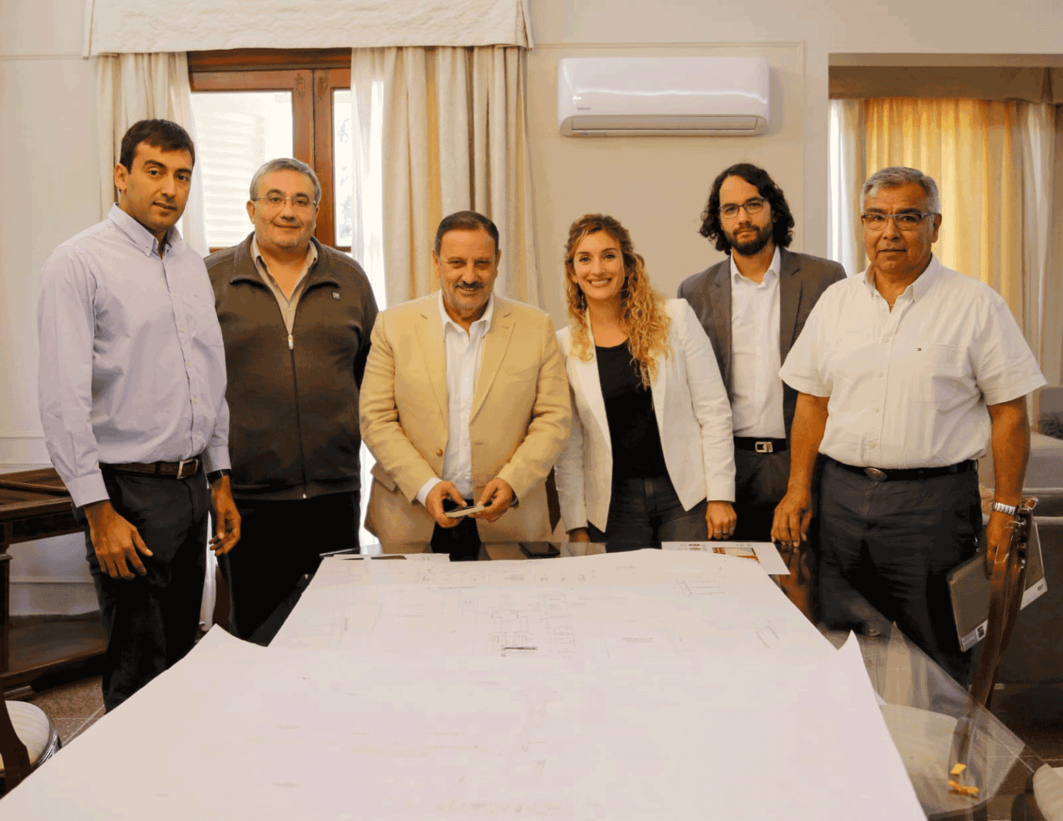 EL GOBERNADOR SE INTERIORIZÓ SOBRE EL AVANCE EN LAS FÁBRICAS DE LAS EMPRESAS VIDRIOS RIOJANOS Y CERÁMICA RIOJANA imagen 2022 03 26 100852