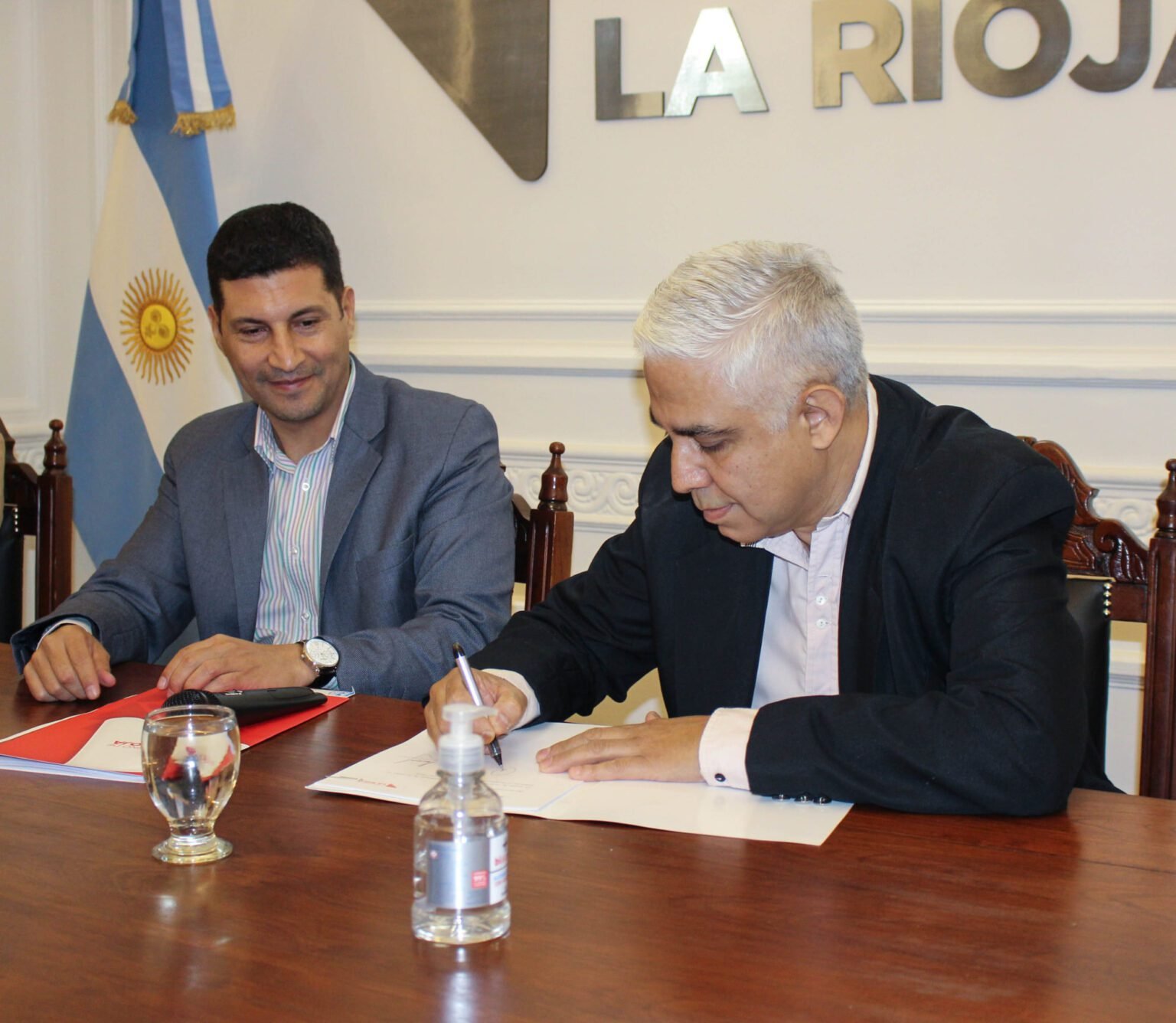 Capacitarán en Lengua de Señas a agentes de la Secretaría de Justicia 968349041