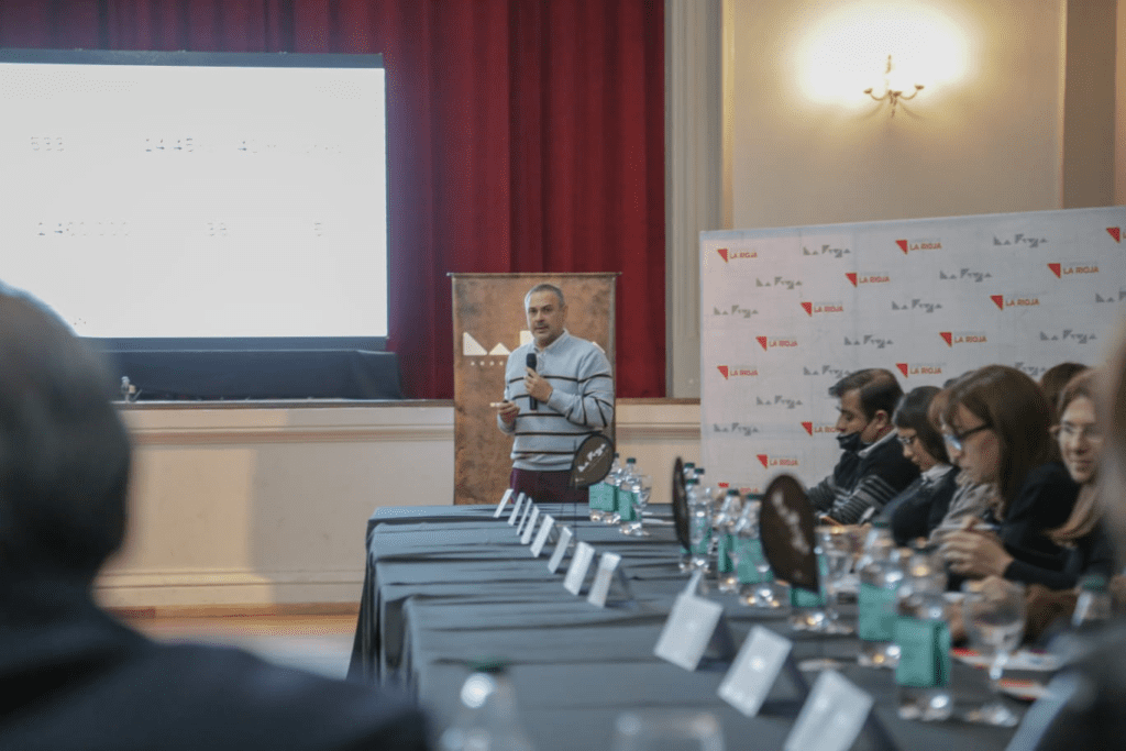 EL SECTOR TURÍSTICO SE CAPACITÓ PARA PROMOCIONAR INTERNACIONALMENTE LAS ÁREAS PROTEGIDAS imagen 2022 04 01 093646