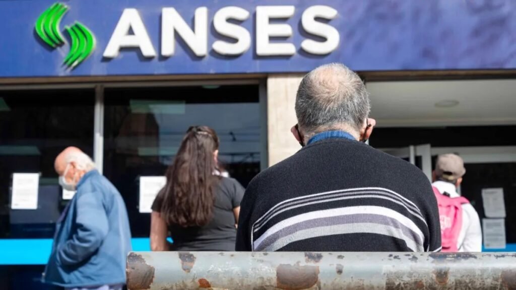 ANSES: cuándo se paga el aguinaldo para jubilados y pensionados 614e595eac1e8