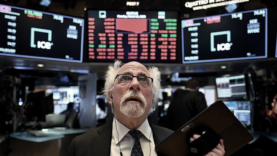 Derrumbe de las acciones en Wall Street que vivió su peor día desde 2020, tras la suba de tasas 621f3ee5d4a9e 900
