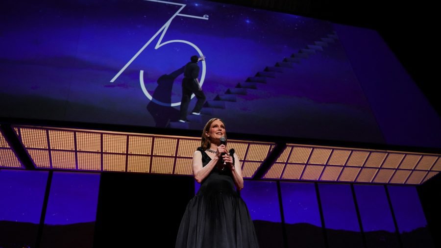 Con fuerte gesto político en favor de Ucrania, arrancó el Festival de Cannes 62840aaeadc05 900