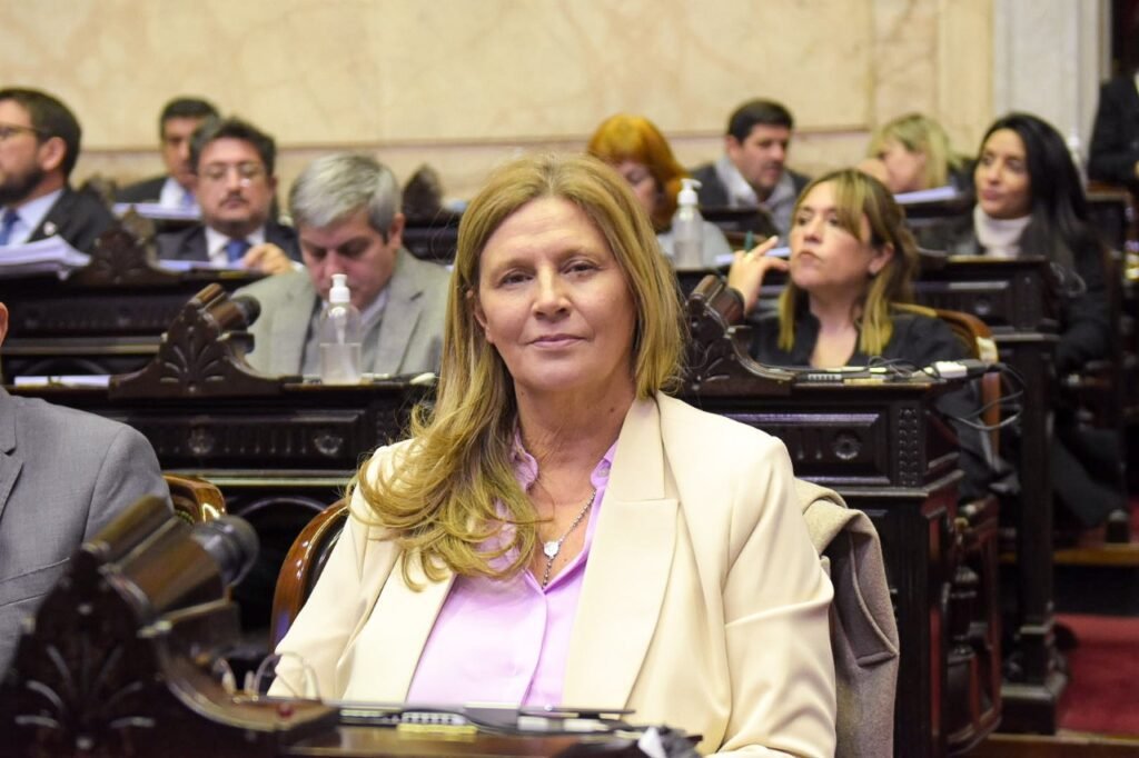 6908e3d9 1b6f 4200 a444 bfa4661a5b25