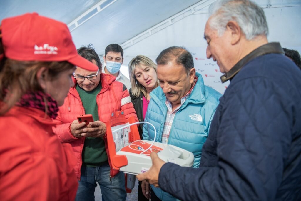Instalarán desfibriladores en diferentes puntos de la Ciudad para prevenir la muerte súbita 930355071