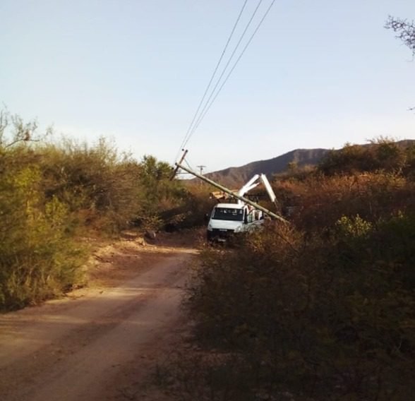 Más de 125 personas trabajaron para normalizar el servicio eléctrico debido al Zonda 231006597