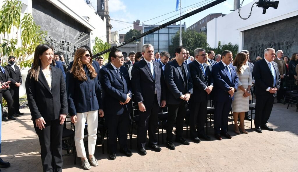 566298394 e1657408947386