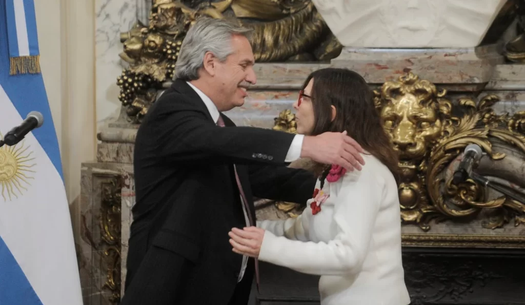 alberto fernandez abraza silvina batakis 49iQvx Fu 1256x620 1 e1656973166555
