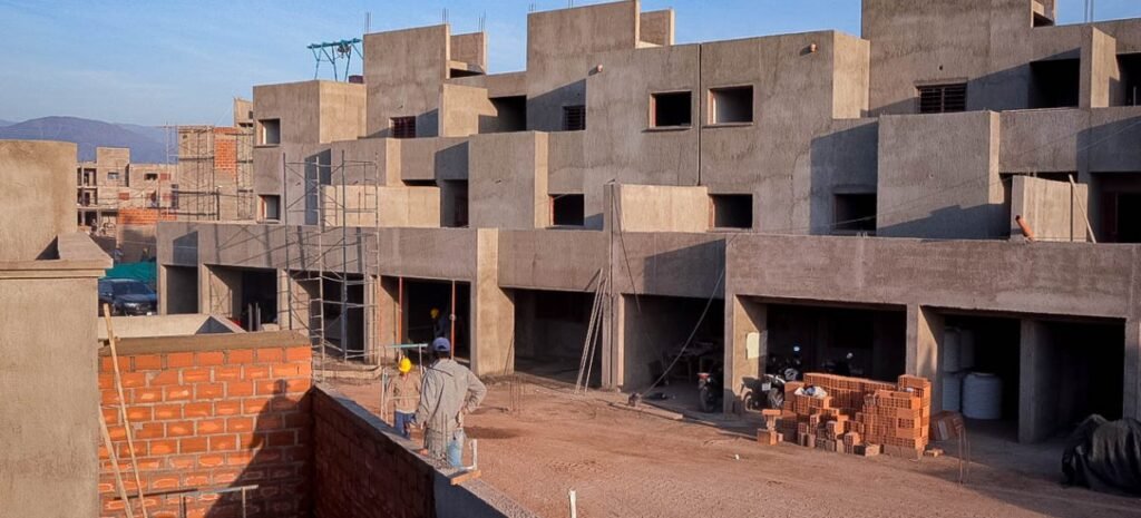 FbB gh9WAAAL02e 1200x545 c