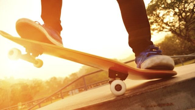 Un joven skater solicita ayuda para realizarse una importante operación