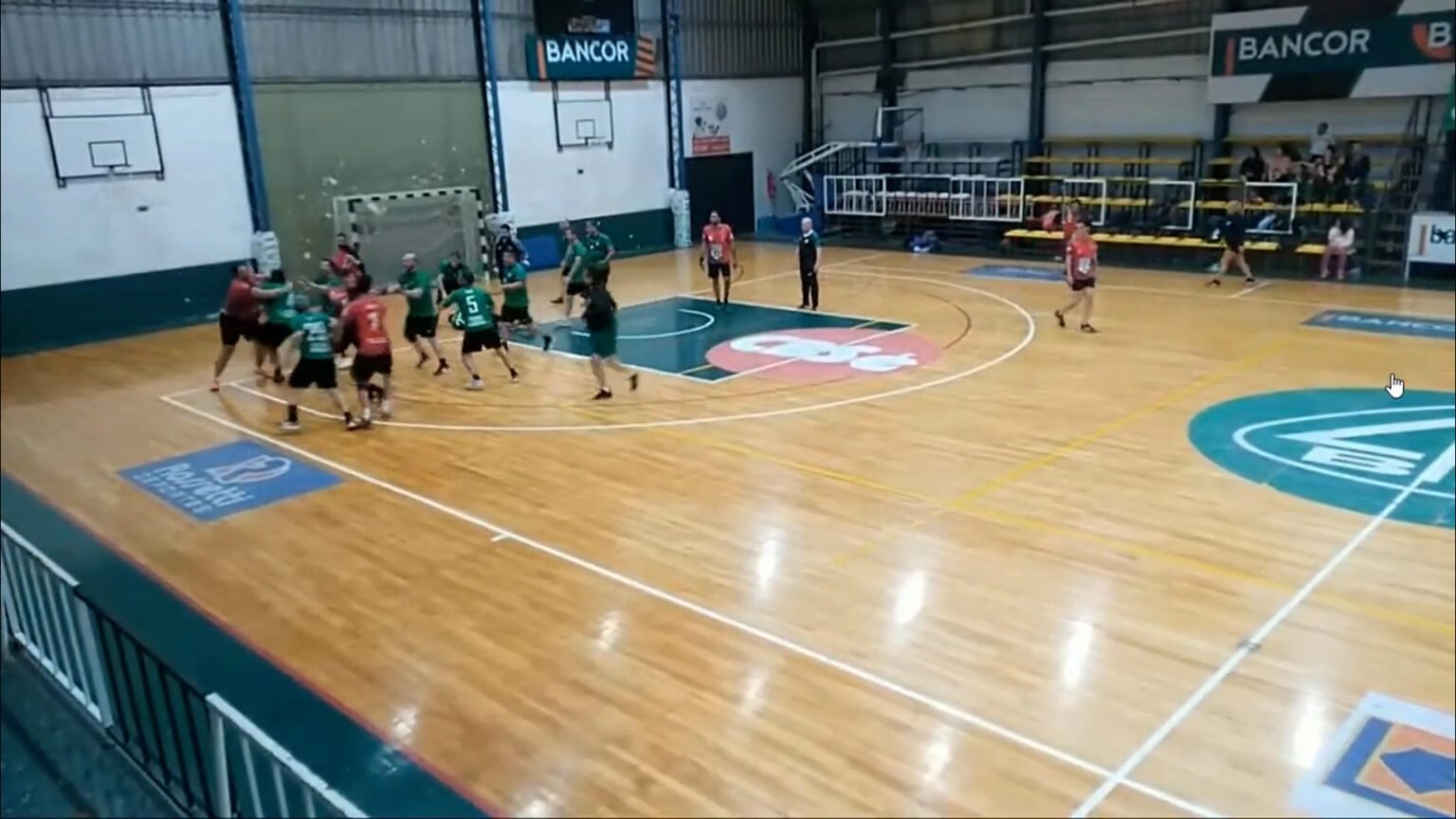 Brutal ataque en el handball: desfiguró a golpes a su rival y le provocó una conmoción cerebral 7IJQBAJYFNHPPEBKABF7WVS6AM