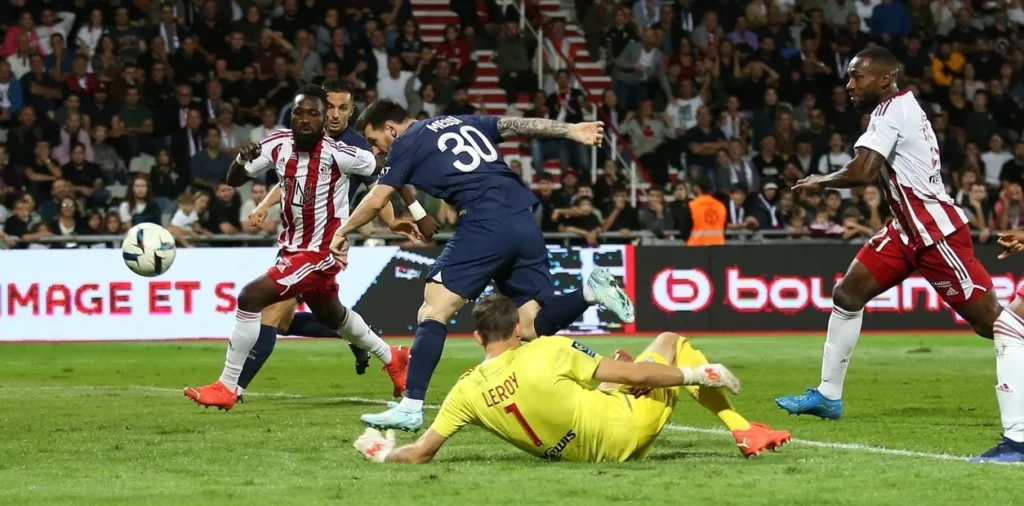 Un golazo y dos asistencias de Lionel Messi en el triunfo de PSG sobre Ajaccio en la Liga de Francia YIgeZdFlg 1256x620 2