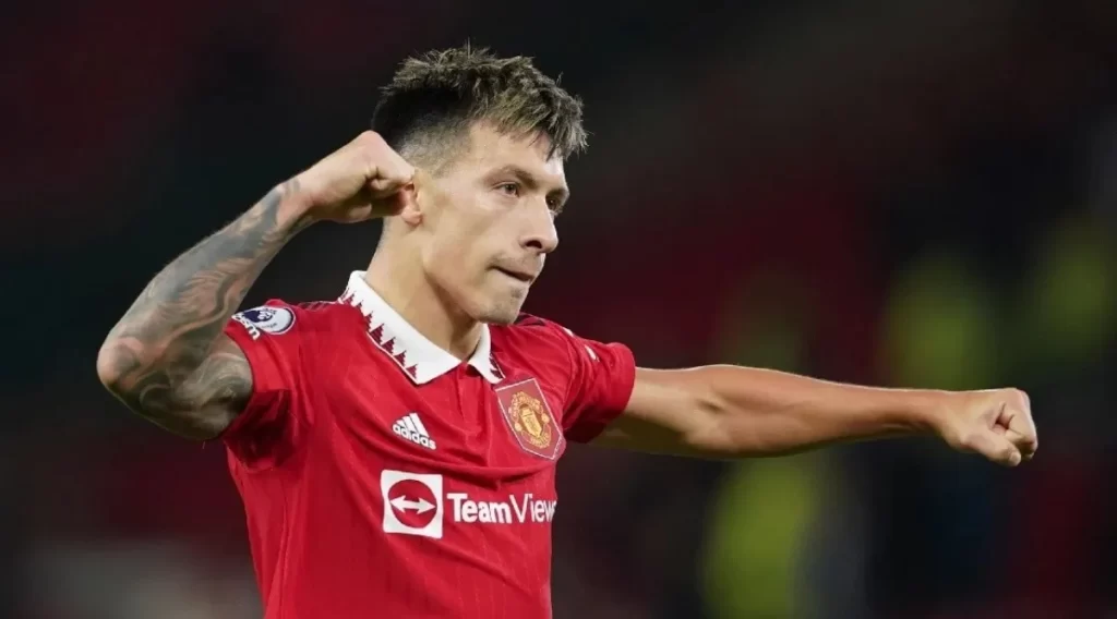 lisandro martxnez ovacixn 1 e1666315772286