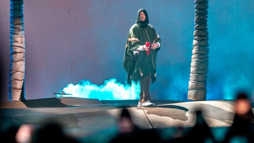 Bad Bunny armó una fiesta playera de baile y color en Vélez 6367a2ada975a 1200