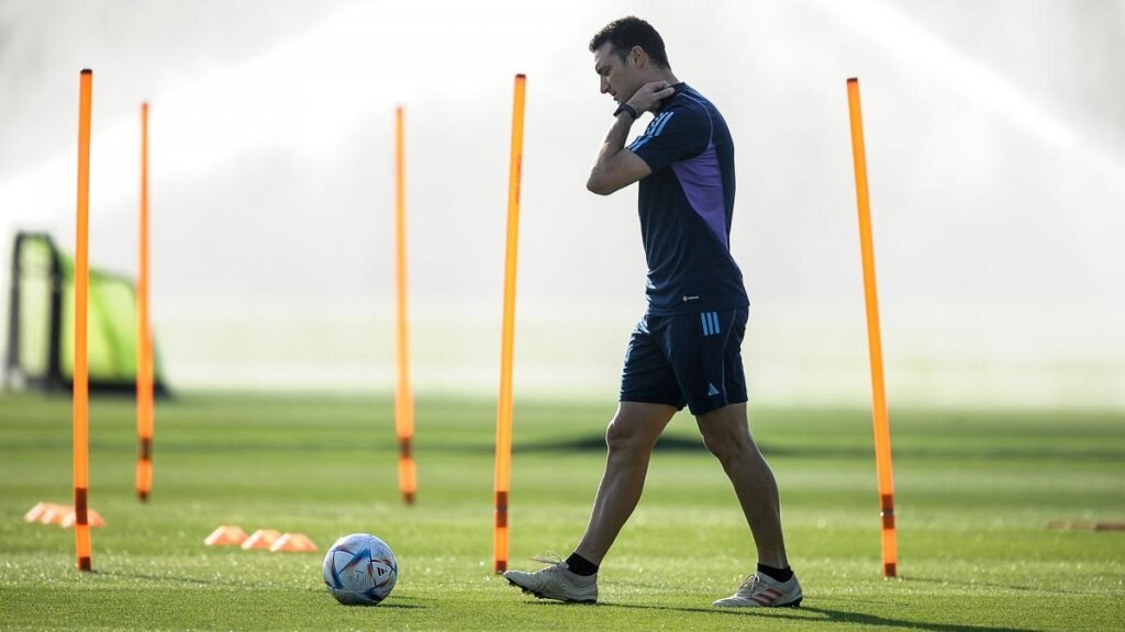 Scaloni, ante una práctica decisiva para perfilar el equipo que enfrentará a México 637bb52f9139c 1200