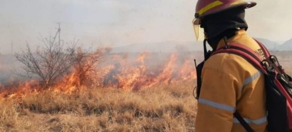 Incendio en Guanchín: El foco sigue y esperan que llegue el avión incendios forestales sep 22 e1663862099825 1200x545 c 1