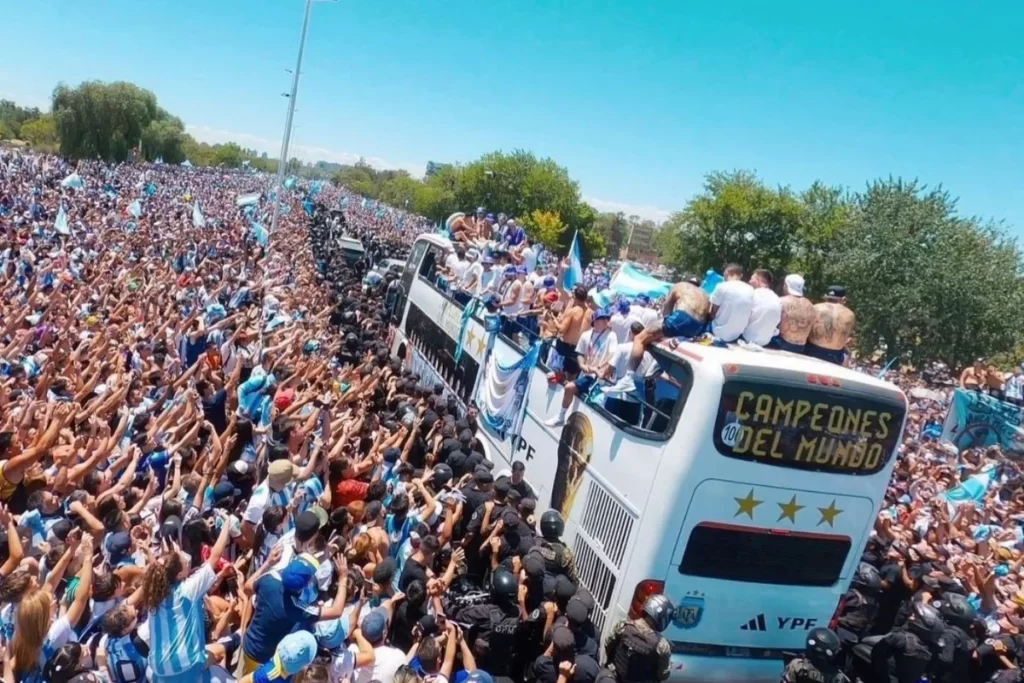 Más de 4 millones de personas en las calles para celebrar el título de la Selección Argentina 4 millones de personas9392