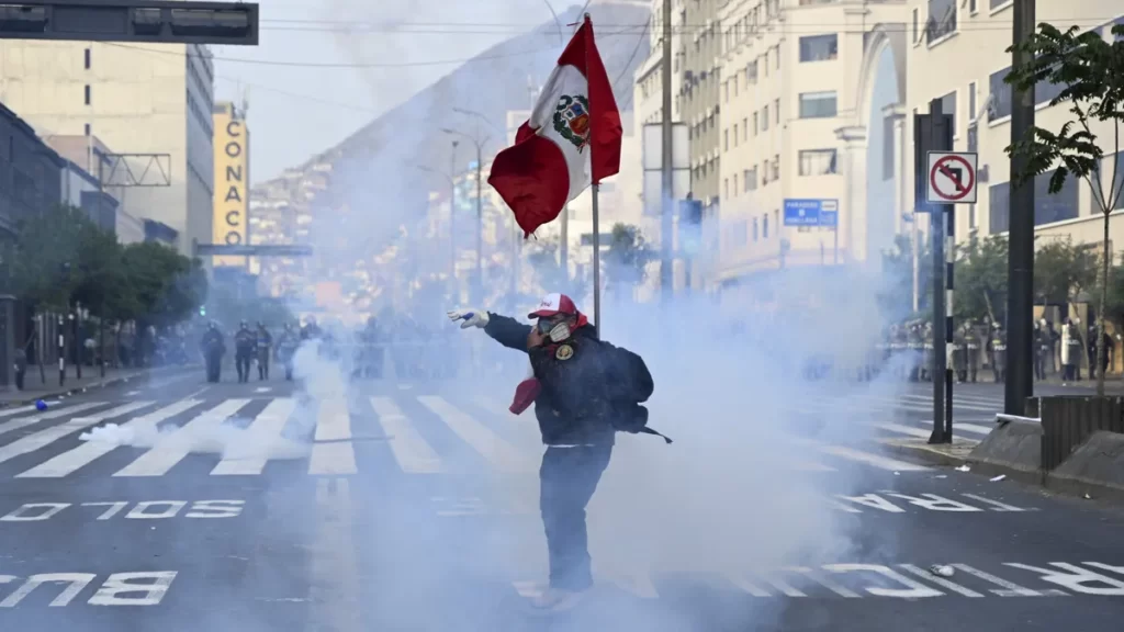 aumentan las protestas peru y hay al menos siete muertos