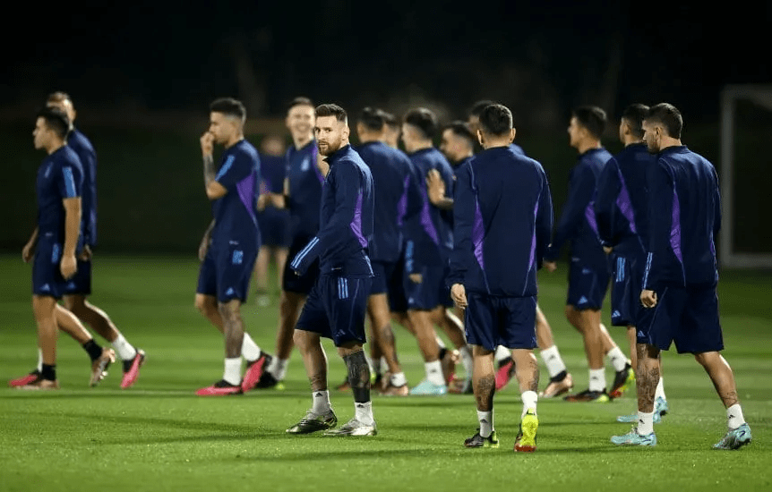 Último ensayo de la Selección Argentina: Scaloni piensa a Di María y De Paul como titulares ante Croacia 1 image 4