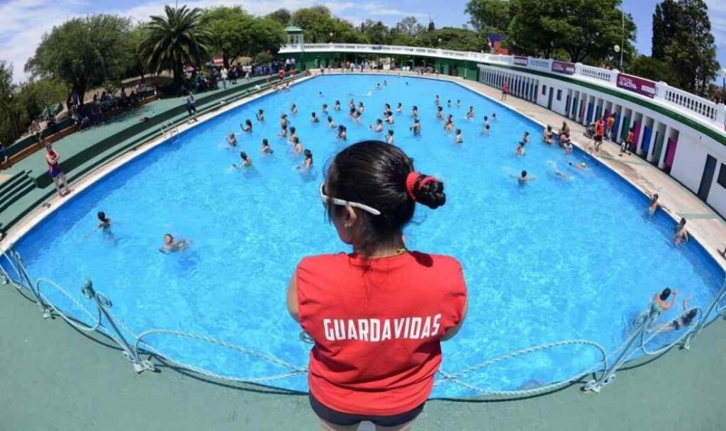 86937 conoce a los saltenios que seran los guardavidas en las piletas municipales este verano