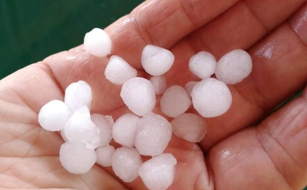 Pedrea, viento y lluvia en pocos minutos, sorprendieron la tarde de los riojanos granizo kVCB U80846789081S0 1248x770@La Rioja