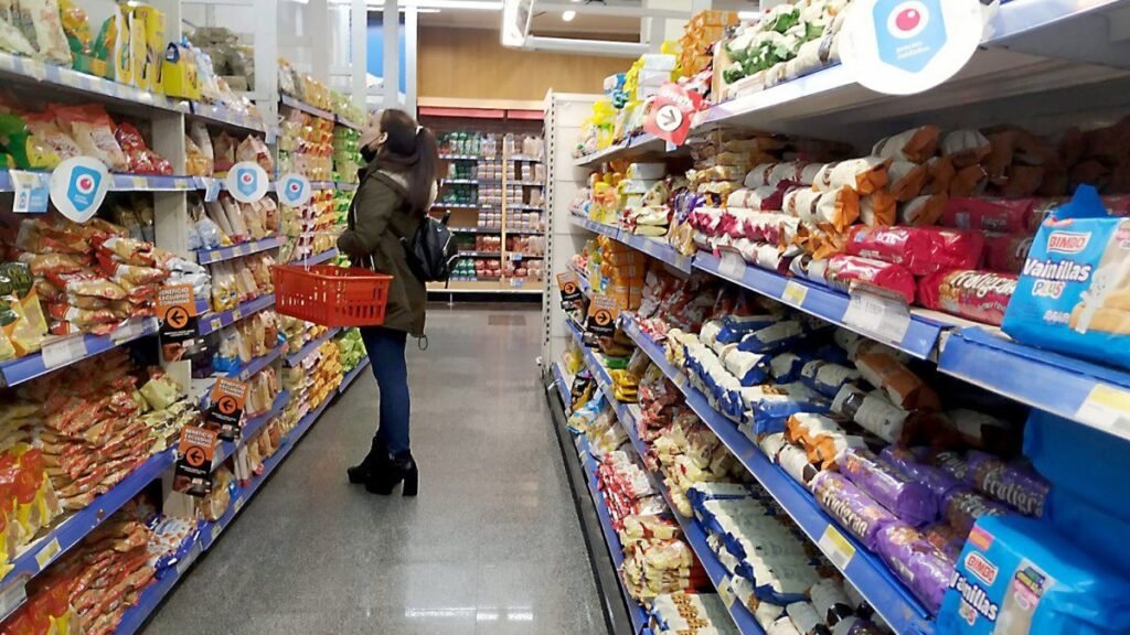 Inflación y recesión: las compras minoristas cayeron un 20,4% en abril precios gondola inflacion consumo supermercado