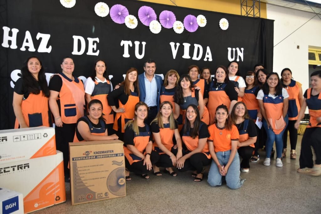 Entregan equipamiento para las escuelas de San Blas de los Sauces IMG 20230216 WA0043