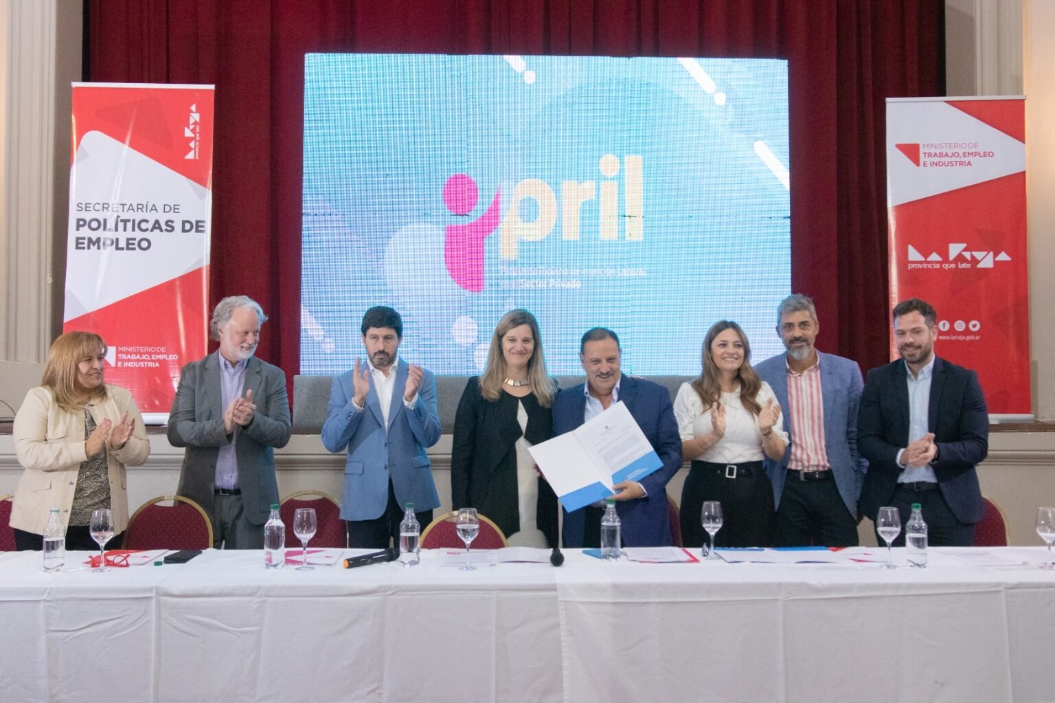 Quintela presentó el Plan Provincial de Capacitación y Formación Profesional para el mundo laboral para que alrededor de cuatro mil riojanos y riojanas mejoren sus competencias WhatsApp Image 2023 03 30 at 13.34.25