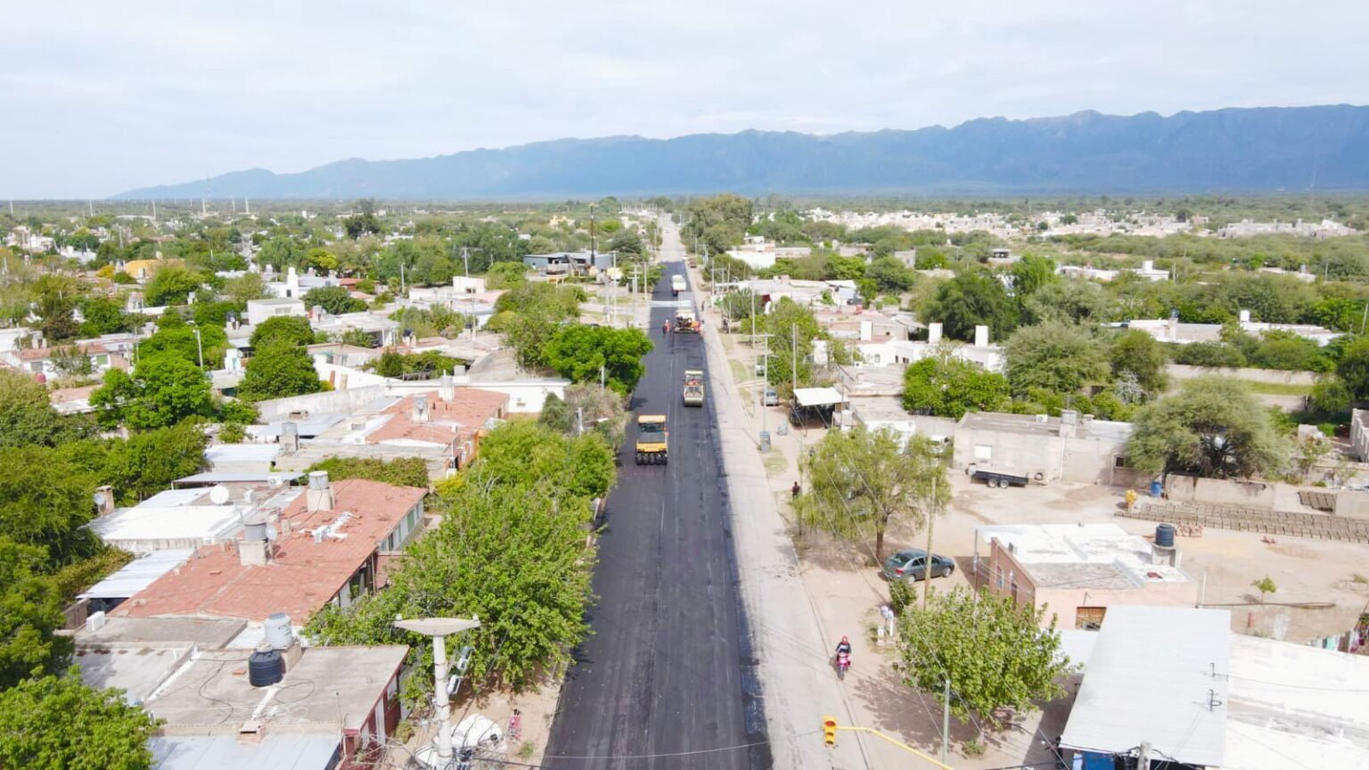 El Gobierno Provincial avanza con el Plan de Asfaltado y Reasfaltado en todos los departamentos riojanos WhatsApp Image 2023 04 26 at 12.36.29