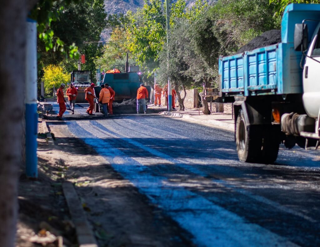 El Gobierno Provincial avanza con el Plan de Asfaltado y Reasfaltado en todos los departamentos riojanos 1 WhatsApp Image 2023 04 26 at 12.36.43