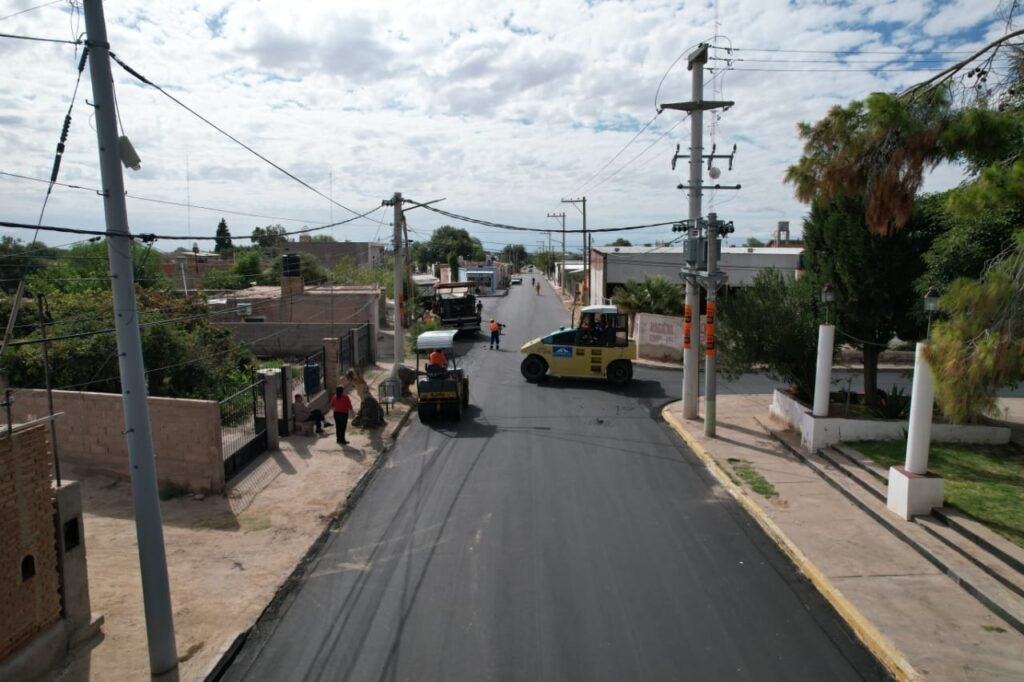 El Gobierno Provincial avanza con el Plan de Asfaltado y Reasfaltado en todos los departamentos riojanos 2 WhatsApp Image 2023 04 26 at 12.36.55
