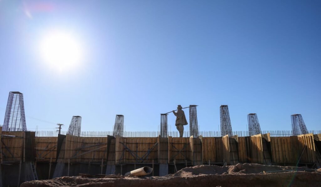 Importante avance de la obra del distribuidor vial Rotonda Monumento al Chacho Peñaloza WhatsApp Image 2023 04 27 at 08.19.25