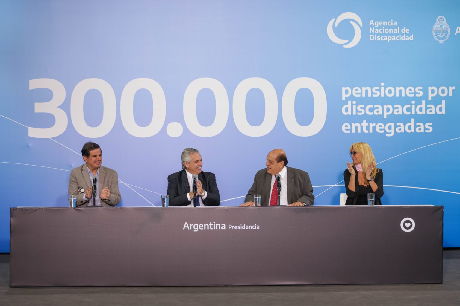 El Presidente entregó la pensión por discapacidad número 300.000 de su gestión ECO 1815