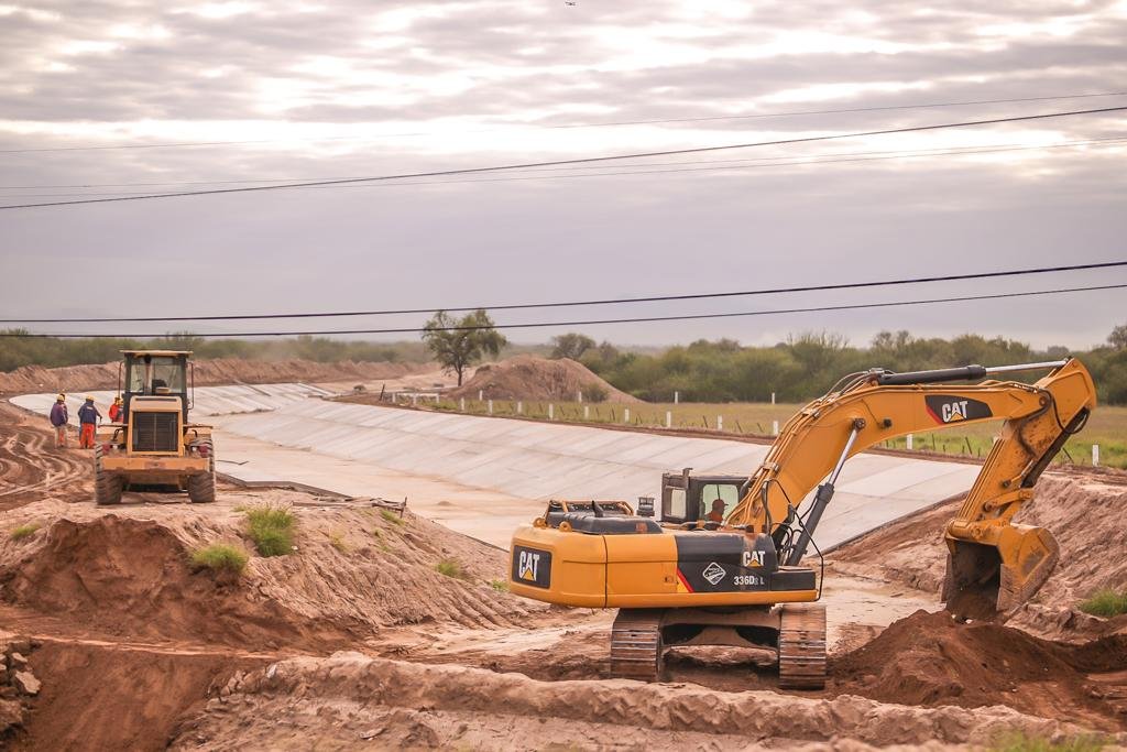 Quintela visitó el avance de la importante obra El Vertedero para el cauce del Río Tajamar 2 WhatsApp Image 2023 05 02 at 10.49.40