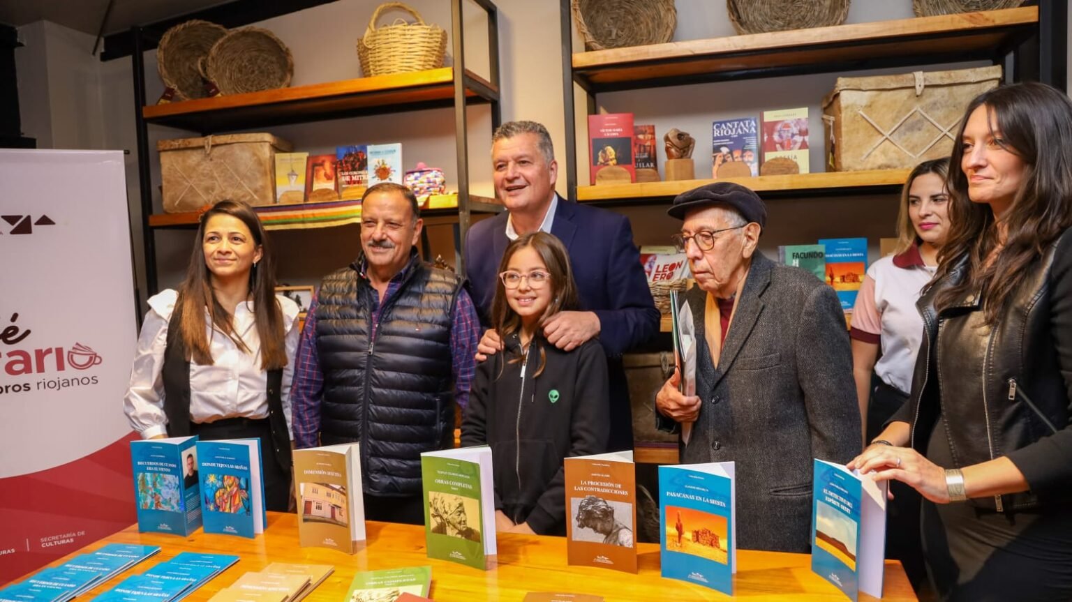 Quintela inauguró el Café Literario y Tienda de Libros Riojanos en el Paseo Cultural WhatsApp Image 2023 05 03 at 23.06.08 1