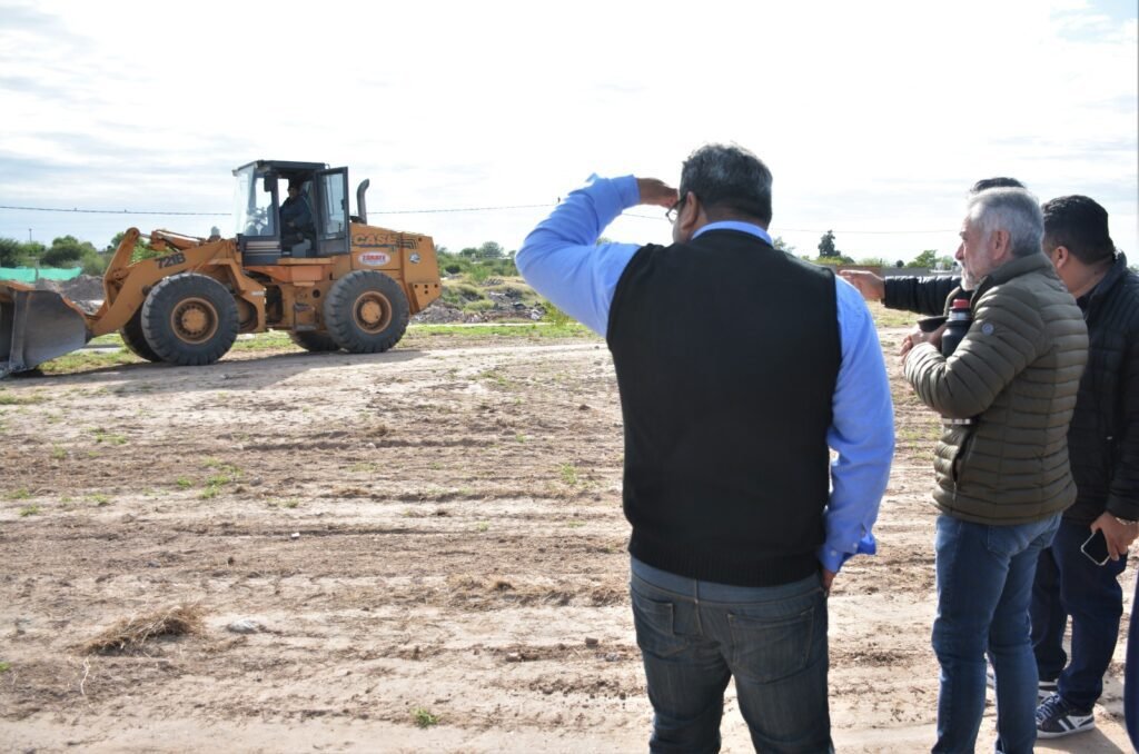 "El mejor cierre de campaña es recorriendo Obras Queridas Barriales, que son obras de cercanía para mejorar la calidad de vida de vecinos y vecinas". 2 WhatsApp Image 2023 05 04 at 18.34.38