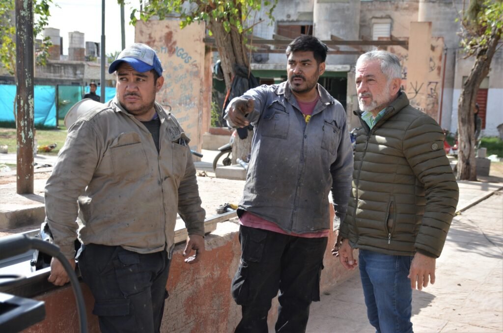 "El mejor cierre de campaña es recorriendo Obras Queridas Barriales, que son obras de cercanía para mejorar la calidad de vida de vecinos y vecinas". 1 WhatsApp Image 2023 05 04 at 18.34.39 1
