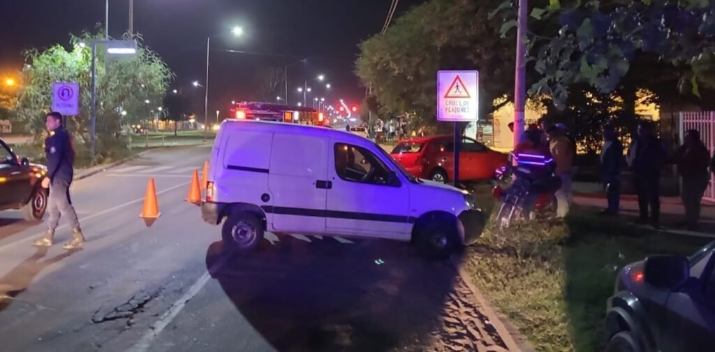 Choque entre camioneta y moto dejó motociclista herido WhatsApp Image 2023 05 05 at 08.49.10