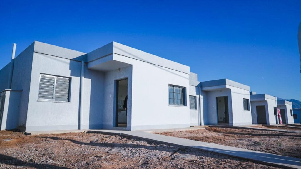 Quintela adelantó que no habrá más programas para acceder a viviendas viviendas