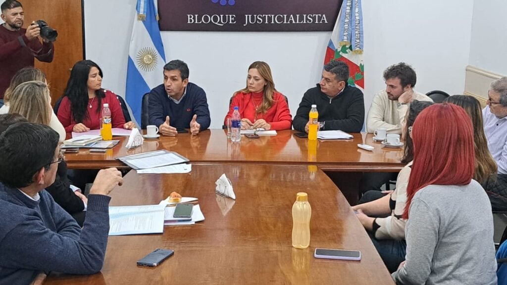 Educación presentó proyecto de ley sobre Bullying al Bloque Justicialista WhatsApp Image 2023 06 14 at 12.23.31 PM