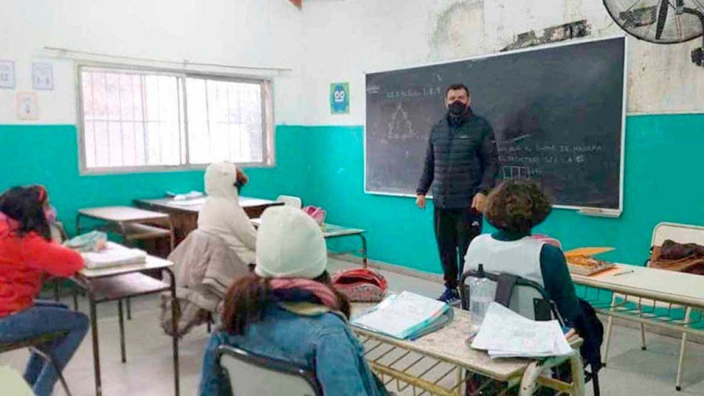 Catamarca y San Luis suspendieron el dictado de clases por la ola de frío estudiantes con frio 18024527549597843987