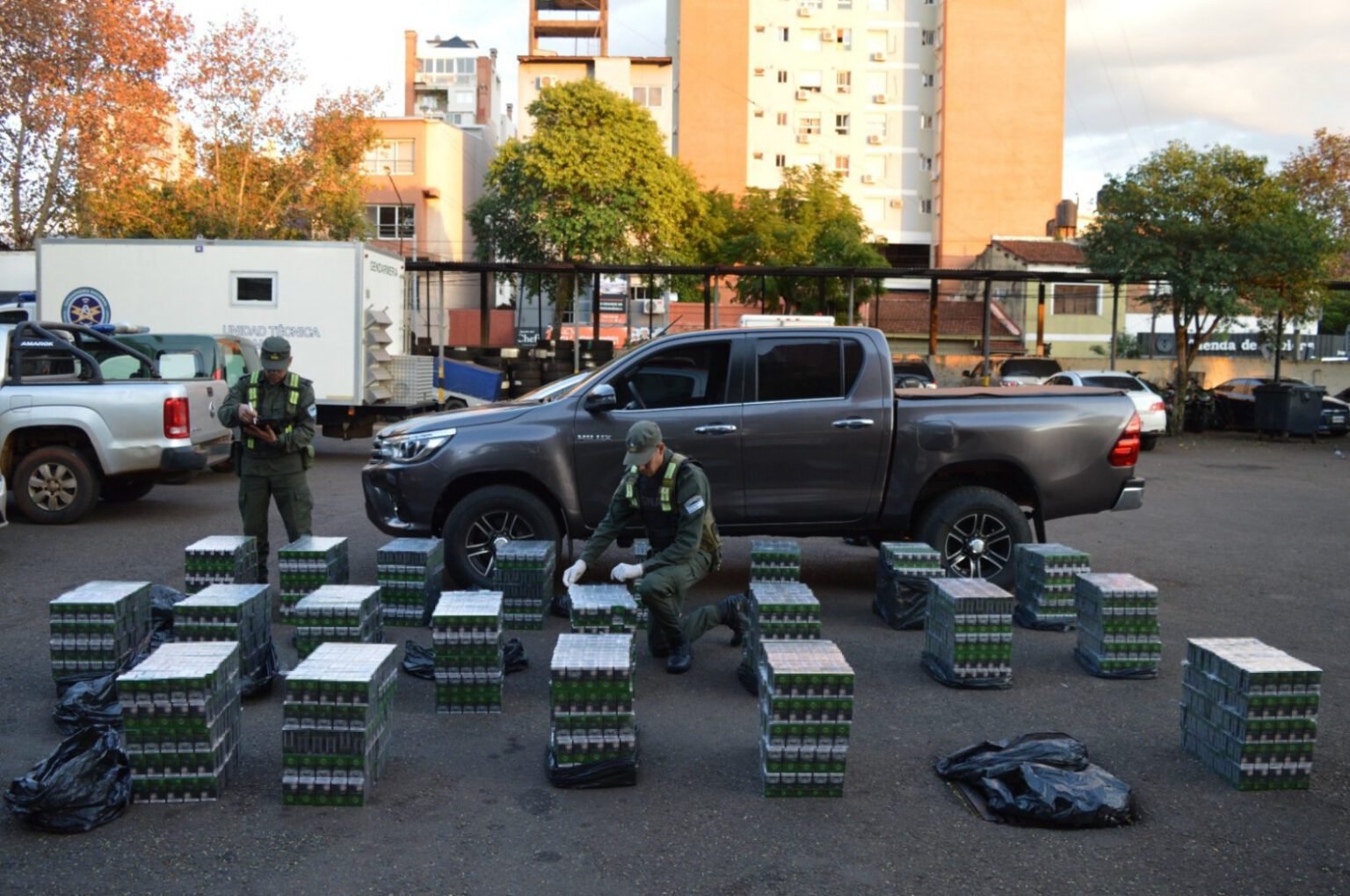 incautan 12.000 paquetes de cigarrillos y 11 kilos de hojas de coca en dos procedimientos 4
