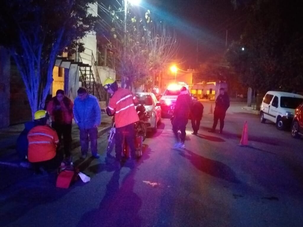 Un joven sufrió lesiones tras caer de su moto 362255475 586154337023286 1827329542648916540 n