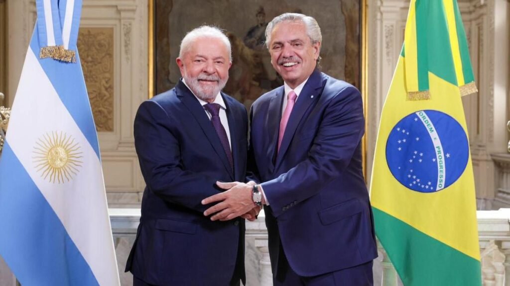 En Iguazú, Fernández y Lula apostarán a reducir las asimetrías del Mercosur mientras miran a la UE ALberto y lula1