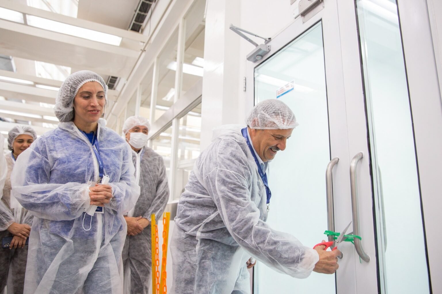 El gobernador Ricardo Quintela inauguró una nueva nave industrial en Laboratorios Beta Laboratorio beta nueva nave